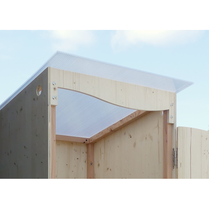 La Ventarèl – Cabina exterior en picea para sanitario seco