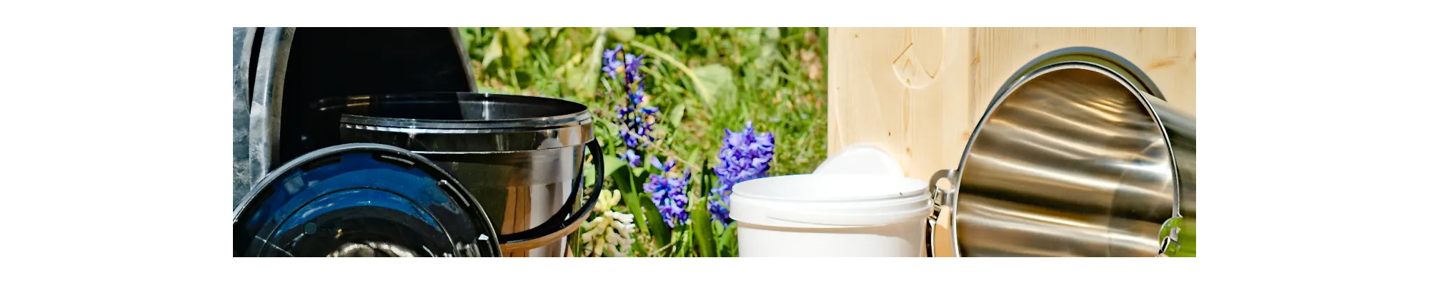 Eimer und Behälter für Trockentoiletten